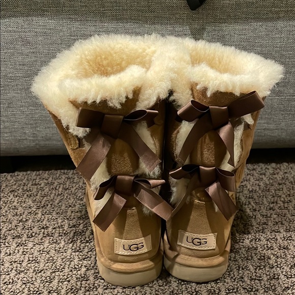 UGG Boots - Tan with Bows - Picture 2 of 4